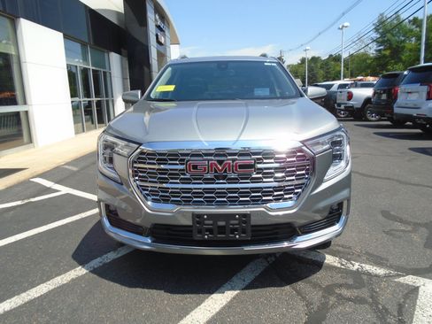 Used 2023 GMC Terrain Denali w/ Denali Premium Package AWD/4WD image 4