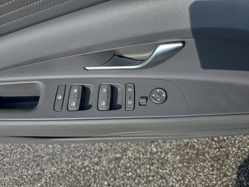 Used 2022 Hyundai Elantra Blue FWD image 24