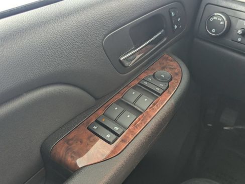 Used 2008 Chevrolet Tahoe LTZ w/ LTZ Preferred Equipment Group RWD image 17