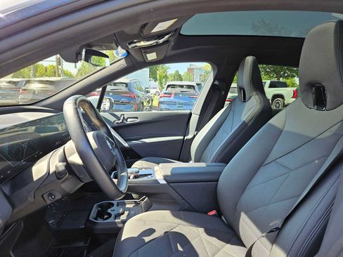 Used 2025 BMW iX xDrive50 image 24