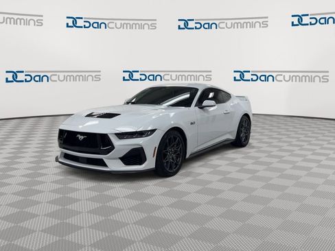 Used 2025 Ford Mustang GT Premium w/ GT Performance Package RWD image 4