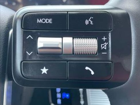 Used 2025 Hyundai Santa Fe Limited image 19