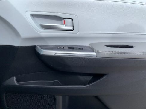 New 2026 Toyota Sienna XLE FWD image 21