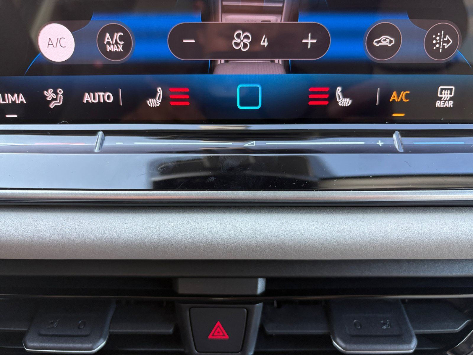 New 2026 Volkswagen Tiguan SE FWD image 24