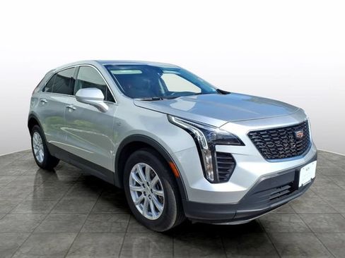Certified 2022 Cadillac XT4 Luxury w/ Cold Weather Package AWD/4WD image 7