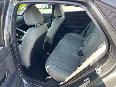 Used 2025 Hyundai Elantra Limited FWD image 21