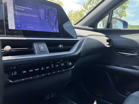 Used 2024 Lexus UX 250h FWD image 29