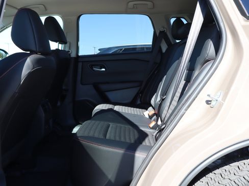 Used 2025 Nissan Rogue SV image 11