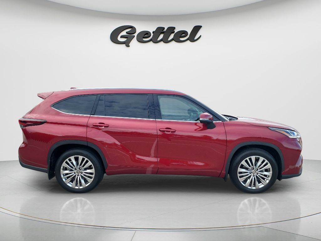 Used 2024 Toyota Highlander Platinum AWD/4WD image 4