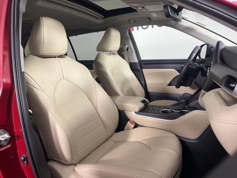 Certified 2023 Toyota Highlander XLE image 33