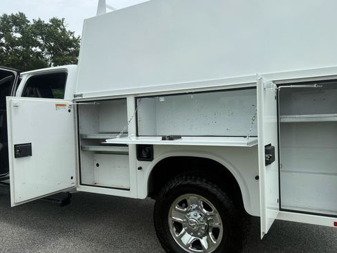 Used 2021 RAM 3500 Tradesman w/ Chrome Appearance Group AWD/4WD image 4