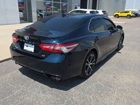 Used 2019 Toyota Camry SE FWD image 5