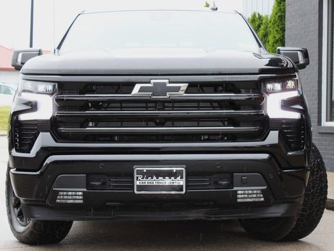 Used 2025 Chevrolet Silverado 1500 High Country w/ Midnight Edition AWD/4WD image 3