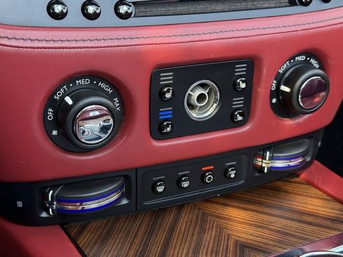 Used 2016 Rolls-Royce Dawn image 13