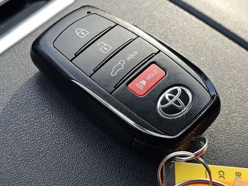 Used 2025 Toyota Highlander Limited AWD/4WD image 34