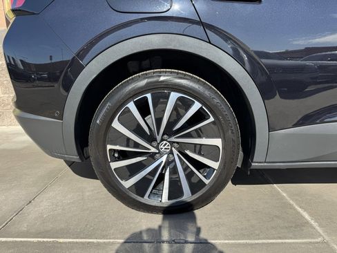 Used 2023 Volkswagen ID.4 Pro S Plus image 15