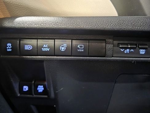 Used 2023 Toyota Sienna Platinum image 19