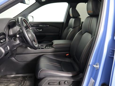 Used 2025 Honda Pilot TrailSport image 14