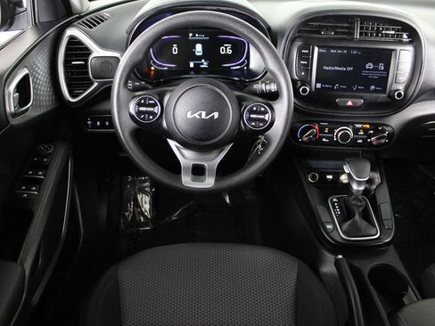 Used 2025 Kia Soul LX image 6