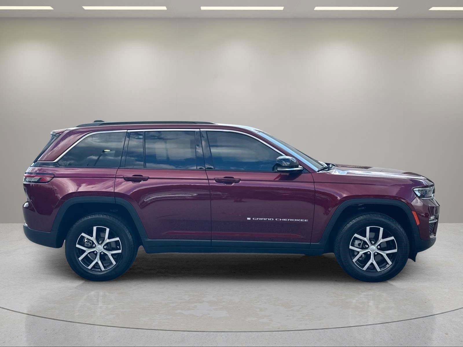 Used 2024 Jeep Grand Cherokee Limited AWD/4WD image 7