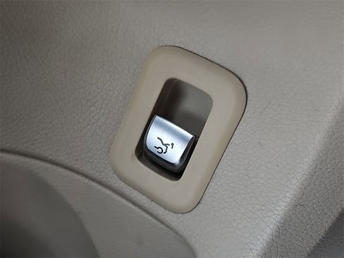 Used 2015 Mercedes-Benz C 300 Sedan image 33