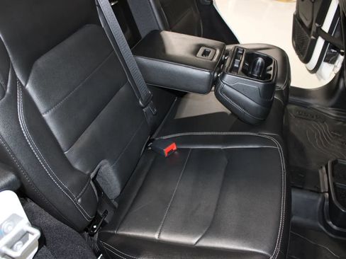 Used 2021 Jeep Wrangler Unlimited Sahara AWD/4WD image 30