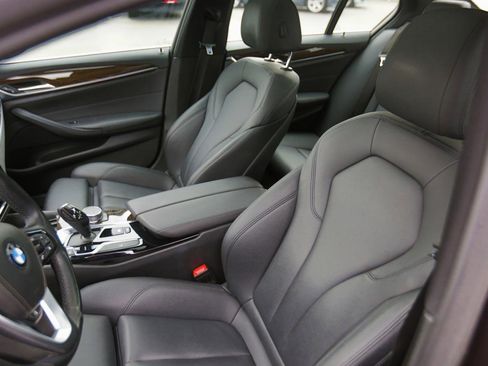 Used 2019 BMW 530i xDrive w/ Convenience Package image 5