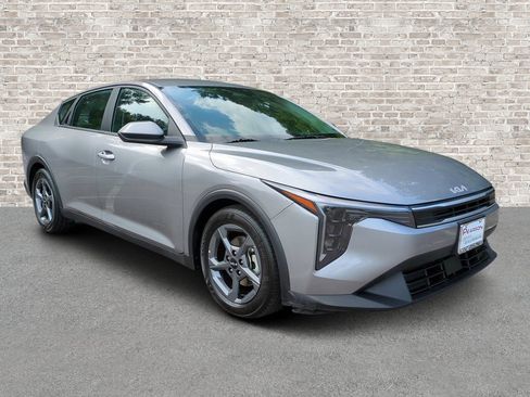 Used 2025 Kia K4 FWD image 1