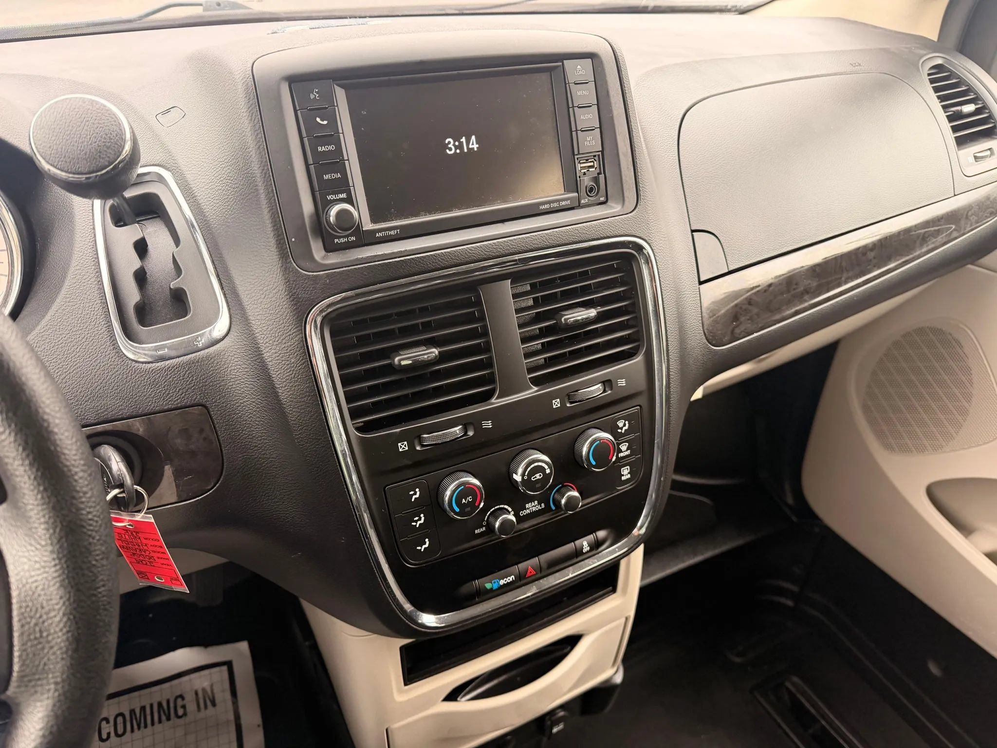Used 2019 Dodge Grand Caravan SE FWD image 14