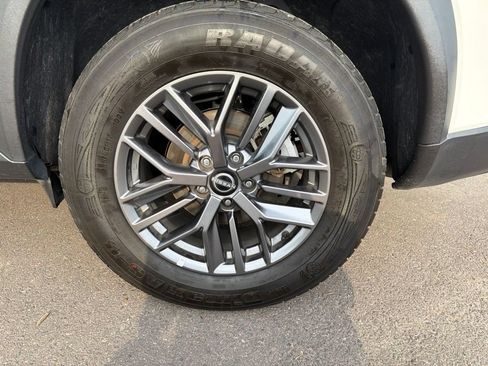 Used 2024 Nissan Rogue S AWD/4WD image 33
