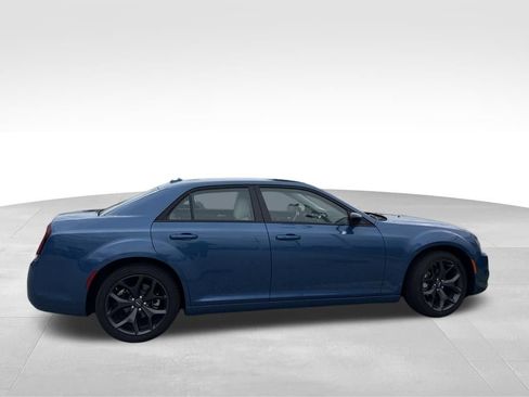 Used 2023 Chrysler 300 Touring w/ Sport Appearance Package RWD image 4