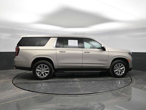 Used 2024 Chevrolet Suburban Premier image 9