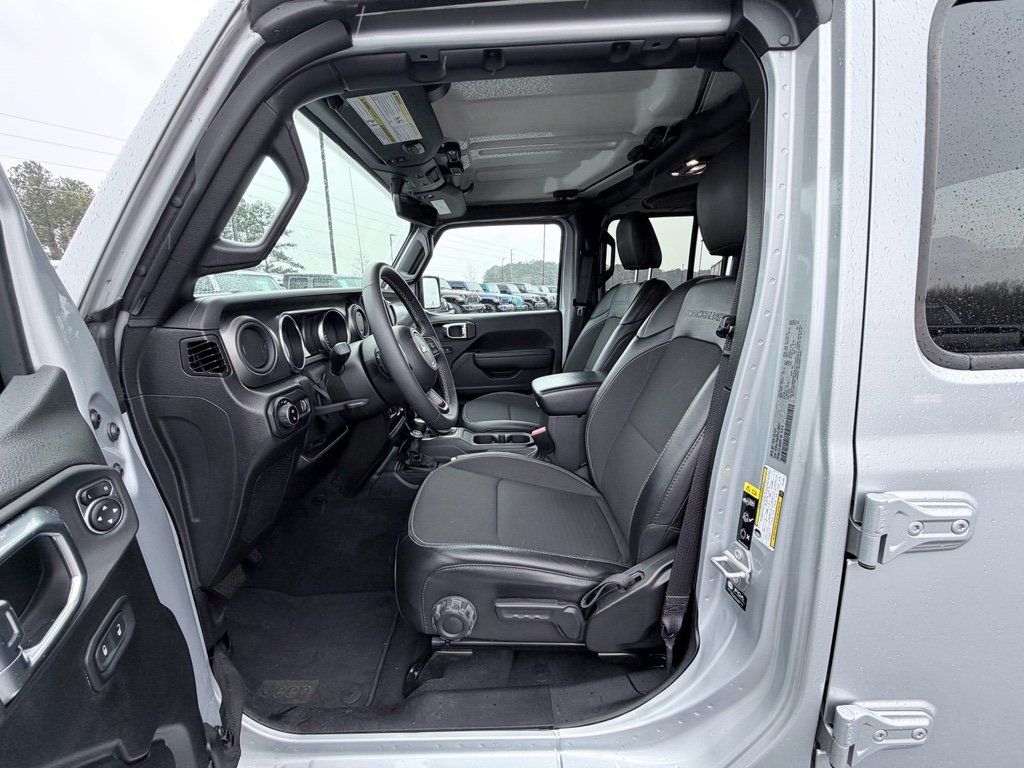 Used 2023 Jeep Gladiator Sport AWD/4WD image 19