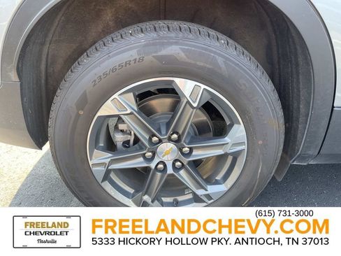 Used 2025 Chevrolet Blazer LT FWD image 9