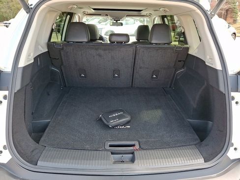 Used 2023 Nissan Rogue SV w/ SV Premium B Package image 28