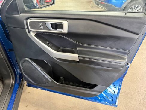 Used 2022 Ford Explorer XLT AWD/4WD image 16