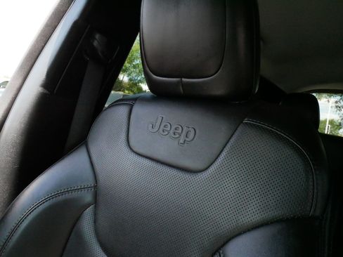 Used 2023 Jeep Cherokee Altitude Lux AWD/4WD image 32
