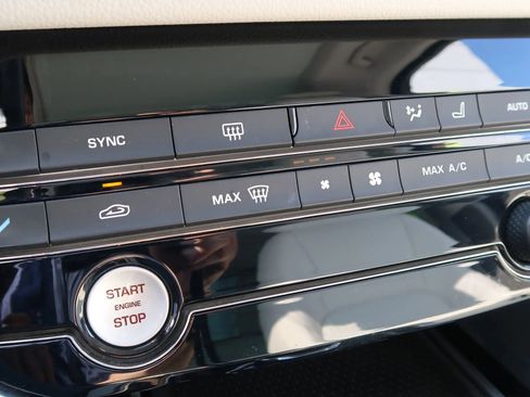 Used 2017 Jaguar XF Prestige image 35