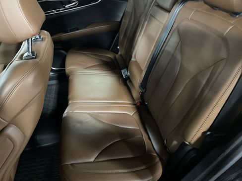 Used 2022 Lincoln Nautilus Reserve image 12