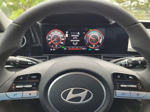 Used 2025 Hyundai Elantra Limited FWD image 20