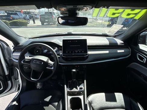 Used 2023 Jeep Compass Latitude AWD/4WD image 19