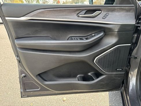 Used 2022 Jeep Grand Cherokee L Limited w/ Trailer Tow Group (B) image 10