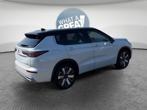 Used 2025 Mitsubishi Outlander SEL AWD/4WD image 3