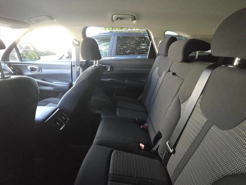 Certified 2023 Kia Sorento LX FWD image 4