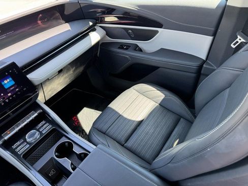 Certified 2024 Lincoln Nautilus Reserve AWD/4WD image 11