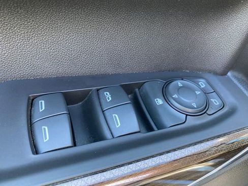 Used 2021 Chevrolet Silverado 1500 LT Trail Boss w/ Convenience Package II AWD/4WD image 19