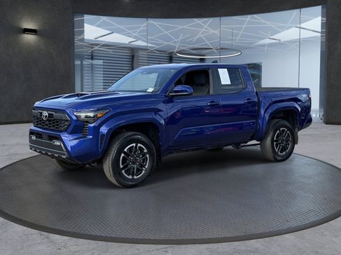 Used 2024 Toyota Tacoma TRD Sport AWD/4WD image 2