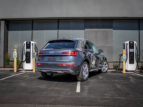 Used 2021 Audi Q5 2.0T Premium Plus w/ Premium Plus Package AWD/4WD image 6