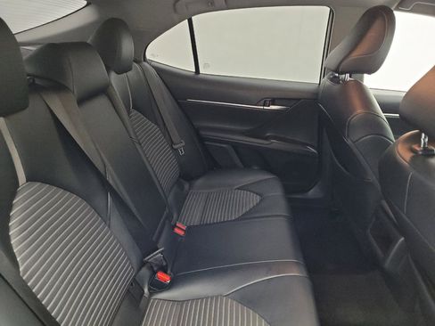 Used 2021 Toyota Camry SE image 19