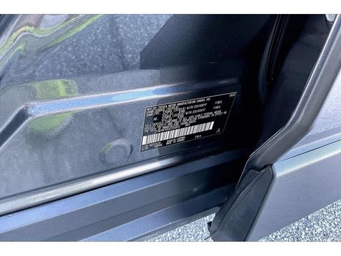 Used 2025 Toyota RAV4 XLE FWD image 31